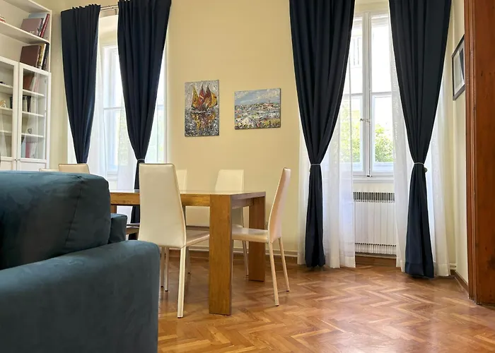 Apartment Blue Marble *